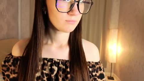 Snapshot of chelseafarro chatting on May 2026 06:16:01 PM Alice online show from May 2026 06:16:01 PM