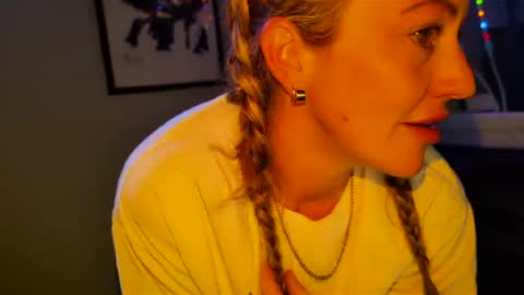 chelsee lynn online show from February 2026 04:38:01 AM