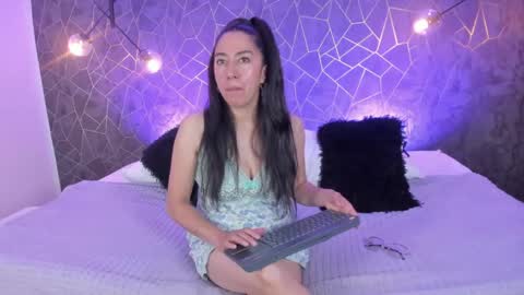 Snapshot of chenova_angels chatting on May 2026 04:26:01 PM CHENOVA online show from May 2026 04:26:01 PM