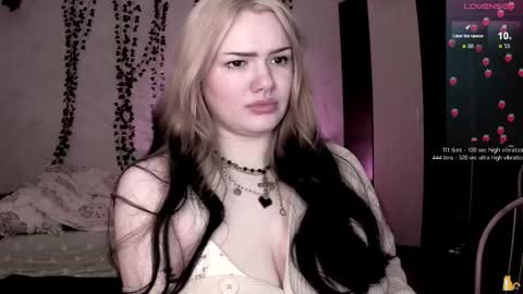 cherry_elfcat online show from November 2025 08:00:02 AM