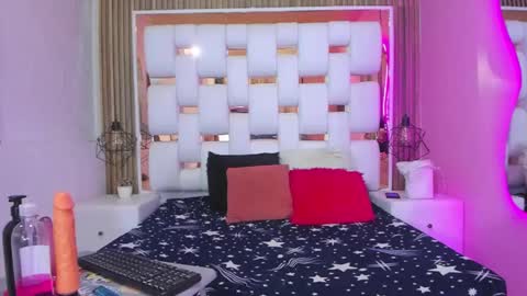 Snapshot of cherry_mew chatting on February 2025 09:24:02 AM Cherry Mew and jean online show from February 2025 09:24:02 AM