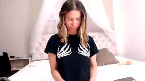 Anna online show from December 2024 09:57:01 PM