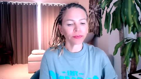 Snapshot of cherrycoloured chatting on February 2026 12:43:02 PM Anna online show from February 2026 12:43:02 PM