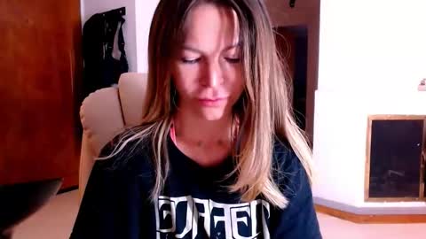 Snapshot of cherrycoloured chatting on February 2026 11:55:01 AM Anna online show from February 2026 11:55:01 AM