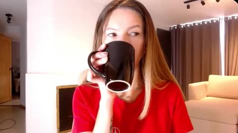 Snapshot of cherrycoloured chatting on February 2026 01:53:02 PM Anna online show from February 2026 01:53:02 PM