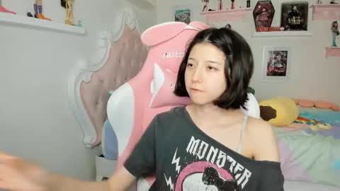 Snapshot of cherrymafer666 chatting on May 2026 01:33:01 AM cherrycute666 online show from May 2026 01:33:01 AM