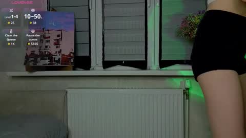 Lysia online show from December 2025 12:03:02 PM