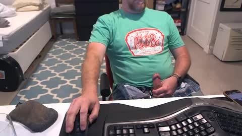 Snapshot of chesbayboy chatting on October 2025 04:05:02 PM chesbayboy online show from October 2025 04:05:02 PM