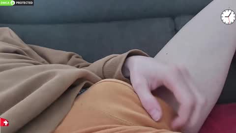 Snapshot of chezmonsieur_g chatting on February 2026 08:05:02 AM Grey online show from February 2026 08:05:02 AM