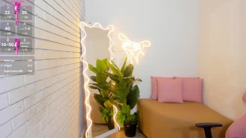 Snapshot of chiara_tay chatting on February 2025 01:27:02 AM Chiara online show from February 2025 01:27:02 AM