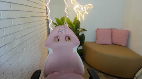 Snapshot of chiara_tay chatting on February 2025 03:00:02 AM Chiara online show from February 2025 03:00:02 AM