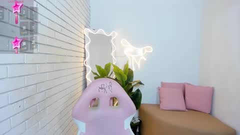 Snapshot of chiara_tay chatting on February 2025 07:54:02 PM Chiara online show from February 2025 07:54:02 PM