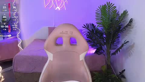 Snapshot of chiara_tay chatting on February 2025 07:10:01 AM Chiara online show from February 2025 07:10:01 AM