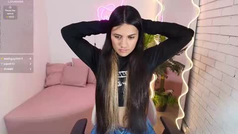 Snapshot of chiara_tay chatting on February 2025 09:54:01 AM Chiara online show from February 2025 09:54:01 AM