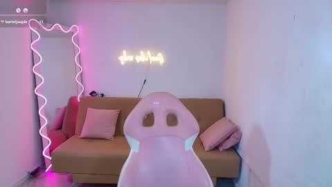 Snapshot of chiara_tay chatting on March 2025 10:02:01 AM Chiara online show from March 2025 10:02:01 AM