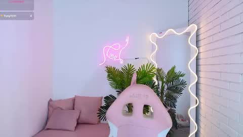 Snapshot of chiara_tay chatting on March 2025 06:54:02 AM Chiara online show from March 2025 06:54:02 AM