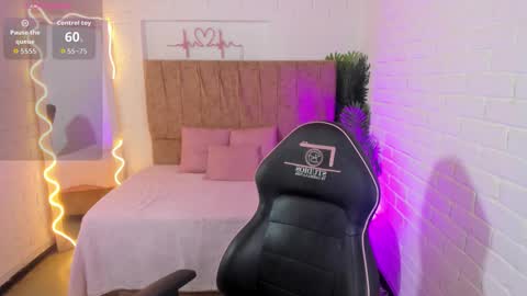 Snapshot of chiara_tay chatting on September 2025 07:05:01 PM Chiara online show from September 2025 07:05:01 PM