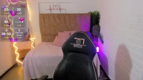 Snapshot of chiara_tay chatting on September 2025 07:18:02 PM Chiara online show from September 2025 07:18:02 PM