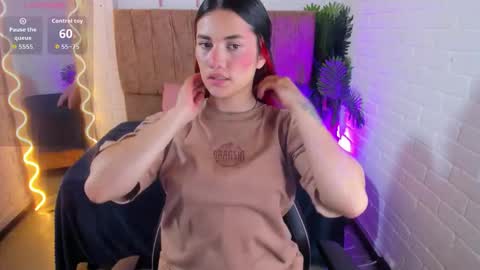 Snapshot of chiara_tay chatting on October 2025 07:33:01 PM Chiara online show from October 2025 07:33:01 PM