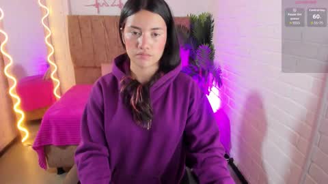 Snapshot of chiara_tay chatting on October 2025 07:03:01 PM Chiara online show from October 2025 07:03:01 PM