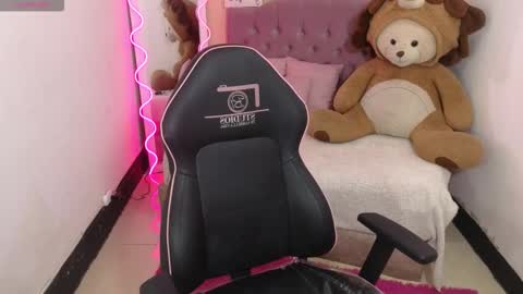 Snapshot of chiara_tay chatting on November 2025 03:17:01 AM Chiara online show from November 2025 03:17:01 AM