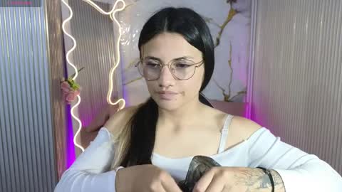 Snapshot of chiara_tay chatting on April 2026 07:11:02 PM Chiara online show from April 2026 07:11:02 PM