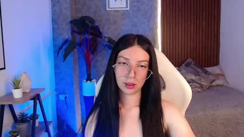 Snapshot of chiaraa_fiore chatting on March 2025 08:37:02 PM Chiara online show from March 2025 08:37:02 PM