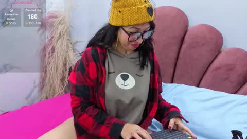 CHIARA online show from November 2025 01:33:02 PM