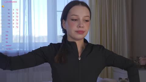 Nicole online show from September 2025 05:18:02 AM