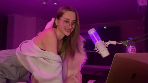 Goddess Vika - owner of all ur money online show from December 2024 06:28:02 PM