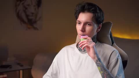 Snapshot of chillguy2k chatting on October 2025 07:03:01 PM Rick online show from October 2025 07:03:01 PM