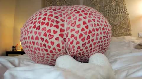 yoursensualparadise online show from October 2025 01:17:01 AM