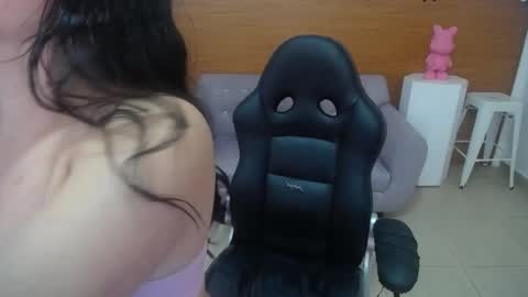 Snapshot of chinatsu_t chatting on November 2025 01:17:02 PM Kelly online show from November 2025 01:17:02 PM