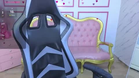 Snapshot of chinatsu_t chatting on June 2026 01:28:01 PM Kelly online show from June 2026 01:28:01 PM
