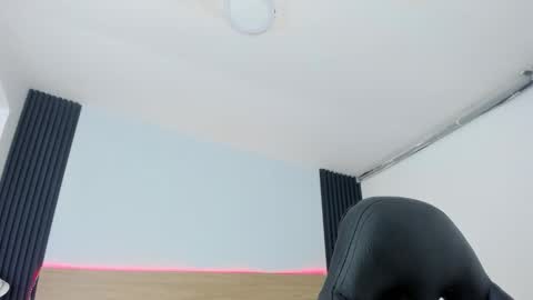 Chiqui online show from November 2025 08:16:01 PM