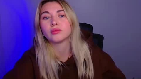 Snapshot of chloe_diva chatting on November 2025 09:20:02 AM Chloe online show from November 2025 09:20:02 AM