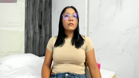 Snapshot of chloe_dreams4u chatting on May 2026 11:27:02 AM CHLOE online show from May 2026 11:27:02 AM