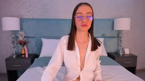 Snapshot of chloe_key chatting on May 2026 04:01:01 PM chloe_key online show from May 2026 04:01:01 PM