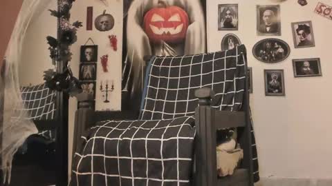 chloe_kisses online show from October 2025 12:06:01 PM