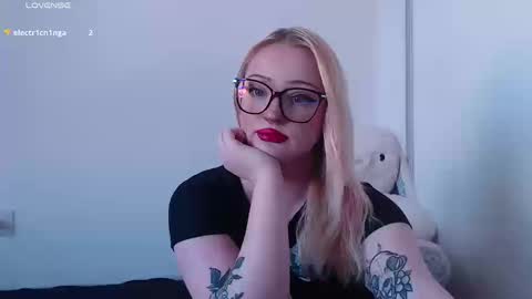 Snapshot of chloe_levine chatting on September 2025 09:15:01 PM Chloe Levine online show from September 2025 09:15:01 PM