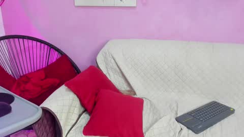 chloe online show from February 2025 04:45:02 PM