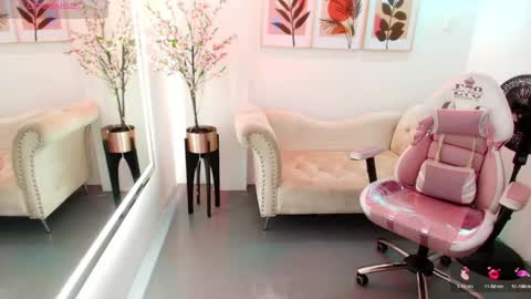 Snapshot of chloe_meoww chatting on May 2026 12:01:01 PM Chloe online show from May 2026 12:01:01 PM
