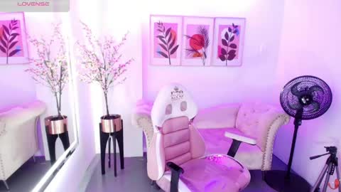 Snapshot of chloe_meoww chatting on May 2026 11:49:02 AM Chloe online show from May 2026 11:49:02 AM