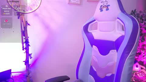 CLOE  online show from February 2026 11:16:02 PM