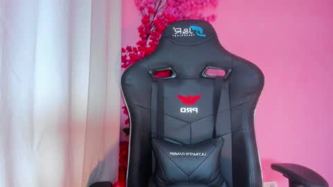 Chloe Miller  online show from December 2025 04:21:01 AM