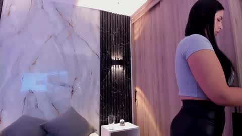 Snapshot of chloe_toms chatting on October 2025 10:27:02 AM chloe online show from October 2025 10:27:02 AM