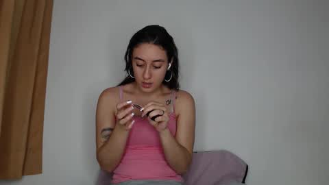 Snapshot of chloe_vahos chatting on September 2025 10:47:01 PM Chloe  online show from September 2025 10:47:01 PM