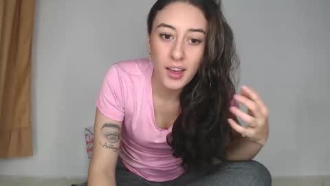 Snapshot of chloe_vahos chatting on October 2025 01:14:02 AM Chloe  online show from October 2025 01:14:02 AM