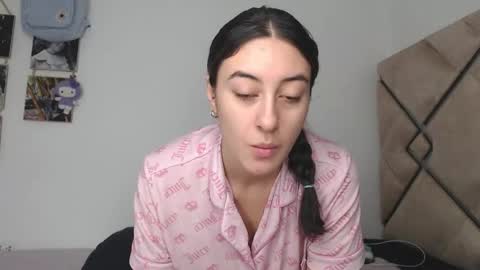 Snapshot of chloe_vahos chatting on October 2025 01:32:02 PM Chloe  online show from October 2025 01:32:02 PM