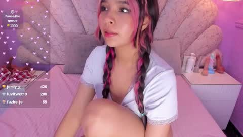 Snapshot of chloe_watson_ chatting on December 2024 02:48:02 AM online show from December 2024 02:48:02 AM